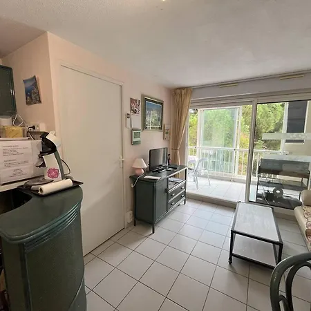 T2 Avec Parking Et Piscine, Proche Commodites - Fr-1-749-73